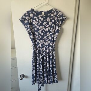 Pact Dark Floral Sleeveless Flowy Dress With Matching Belt (Size Large)